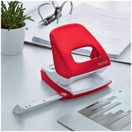 LEITZ Lyukasztó, kétlyukú, 30 lap, LEITZ "Nexxt Wow", piros