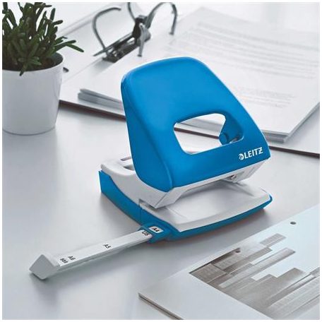LEITZ Lyukasztó, kétlyukú, 30 lap, LEITZ "Nexxt Wow", kék