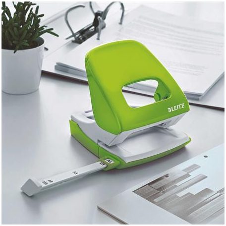 LEITZ Lyukasztó, kétlyukú, 30 lap, LEITZ "Nexxt Wow", zöld