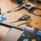 FISKARS Olló, iskolai, 18 cm, FISKARS, csillámos fekete