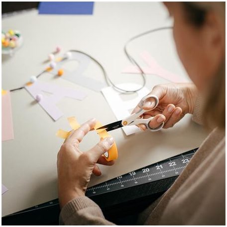 FISKARS Olló, általános, tapadásmentes, 13 cm, FISKARS "MicroTip Titanium", fehér