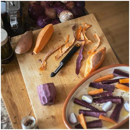 FISKARS Forgópengés hámozó, FISKARS