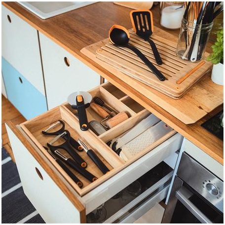 FISKARS Forgópengés hámozó, FISKARS